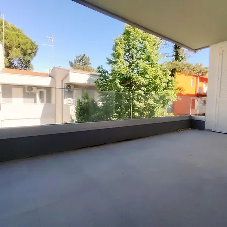 Modern Flat With Lovely Terrace In Lägenhet